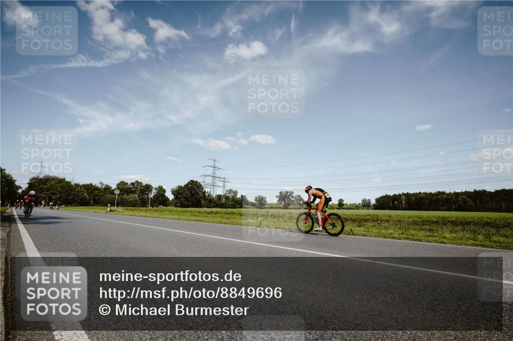 07.09.2025 - 19. Norderstedt Triathlon Michael Burmester http://msf.ph/oto/8849696 07.09.2025 14:04:16 Radfahren 977 meine-sportfotos.de
