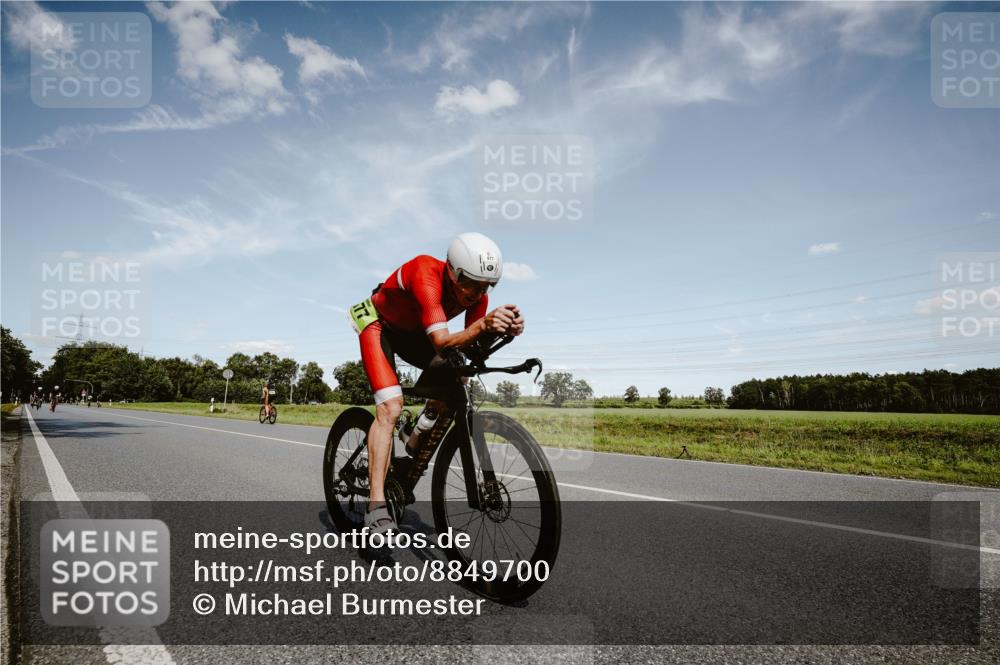 07.09.2025 - 19. Norderstedt Triathlon Michael Burmester http://msf.ph/oto/8849700 07.09.2025 14:04:17 Radfahren 977 meine-sportfotos.de