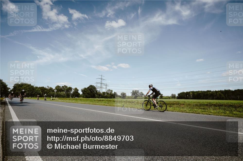 07.09.2025 - 19. Norderstedt Triathlon Michael Burmester http://msf.ph/oto/8849703 07.09.2025 14:04:20 Radfahren 400, 879, 977, 996, 1462 meine-sportfotos.de