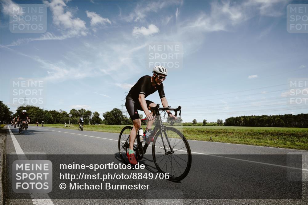 07.09.2025 - 19. Norderstedt Triathlon Michael Burmester http://msf.ph/oto/8849706 07.09.2025 14:04:21 Radfahren 400, 879, 996, 1462 meine-sportfotos.de