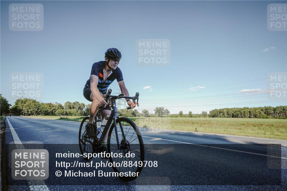 07.09.2025 - 19. Norderstedt Triathlon Michael Burmester http://msf.ph/oto/8849708 07.09.2025 16:16:38 Radfahren 1093, 1444 meine-sportfotos.de