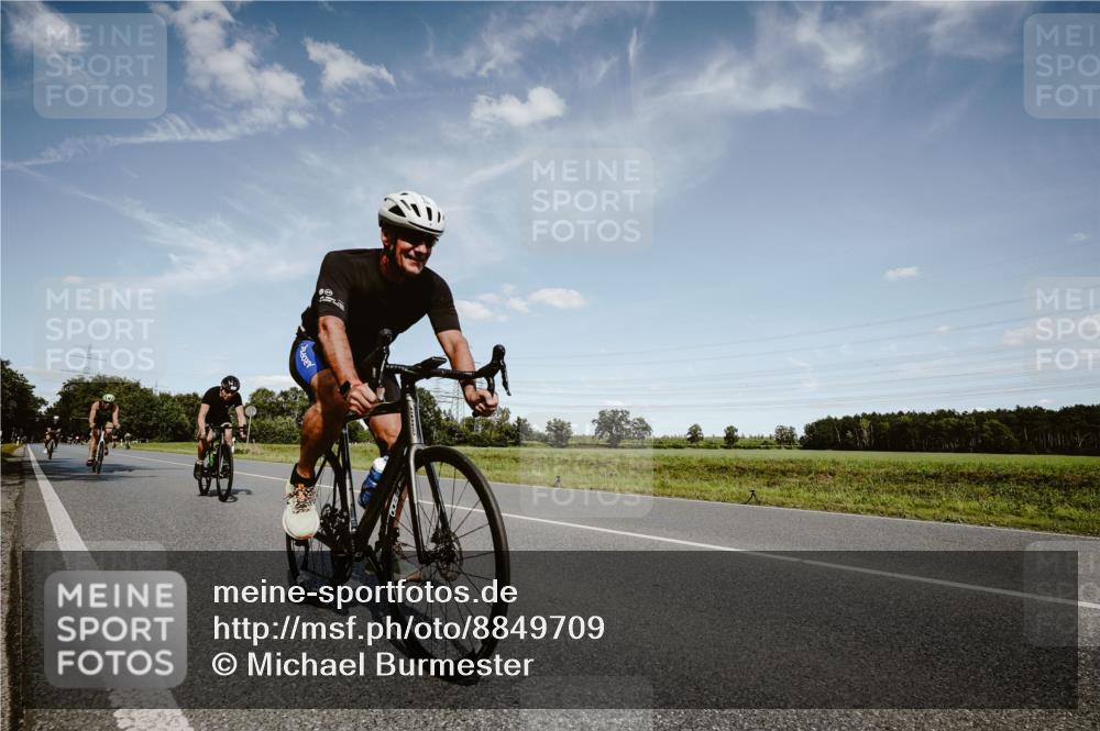 07.09.2025 - 19. Norderstedt Triathlon Michael Burmester http://msf.ph/oto/8849709 07.09.2025 14:04:23 Radfahren 400, 879, 996, 1026, 1462 meine-sportfotos.de