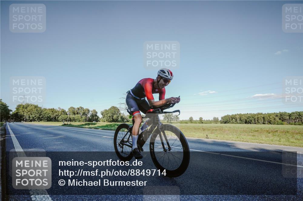 07.09.2025 - 19. Norderstedt Triathlon Michael Burmester http://msf.ph/oto/8849714 07.09.2025 16:16:44 Radfahren 1573 meine-sportfotos.de