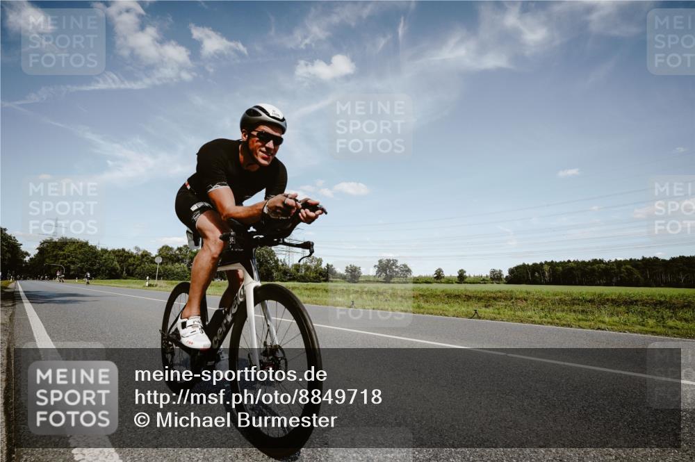 07.09.2025 - 19. Norderstedt Triathlon Michael Burmester http://msf.ph/oto/8849718 07.09.2025 14:04:25 Radfahren 400, 996, 1026, 1462 meine-sportfotos.de