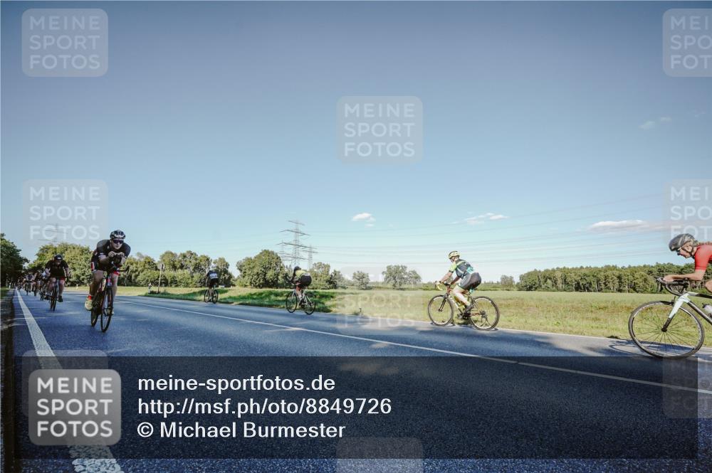 07.09.2025 - 19. Norderstedt Triathlon Michael Burmester http://msf.ph/oto/8849726 07.09.2025 16:16:51 Radfahren 903, 1077, 1411, 1581, 1630 meine-sportfotos.de