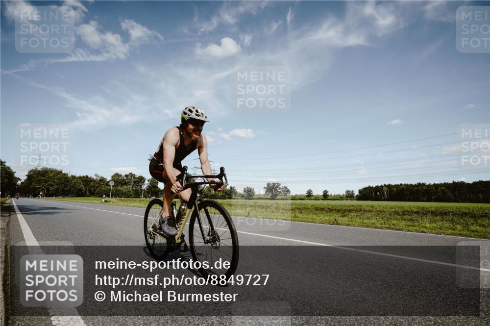 07.09.2025 - 19. Norderstedt Triathlon Michael Burmester http://msf.ph/oto/8849727 07.09.2025 14:04:44 Radfahren 395 meine-sportfotos.de