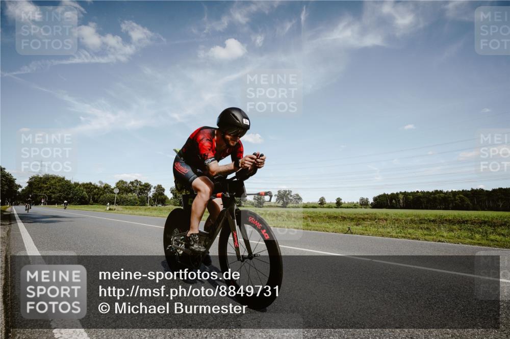 07.09.2025 - 19. Norderstedt Triathlon Michael Burmester http://msf.ph/oto/8849731 07.09.2025 14:04:50 Radfahren 958, 972 meine-sportfotos.de