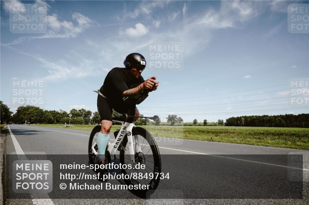 07.09.2025 - 19. Norderstedt Triathlon Michael Burmester http://msf.ph/oto/8849734 07.09.2025 14:04:53 Radfahren 958, 972 meine-sportfotos.de
