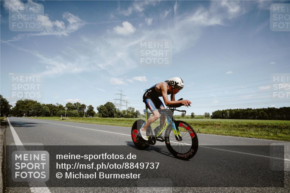 07.09.2025 - 19. Norderstedt Triathlon Michael Burmester http://msf.ph/oto/8849737 07.09.2025 14:05:05 Radfahren 392 meine-sportfotos.de