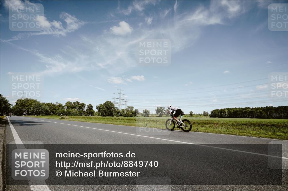 07.09.2025 - 19. Norderstedt Triathlon Michael Burmester http://msf.ph/oto/8849740 07.09.2025 14:05:11 Radfahren  meine-sportfotos.de