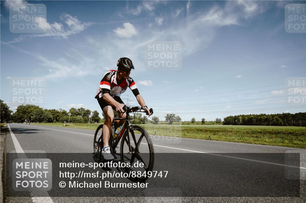 07.09.2025 - 19. Norderstedt Triathlon Michael Burmester http://msf.ph/oto/8849747 07.09.2025 14:05:18 Radfahren 427 meine-sportfotos.de