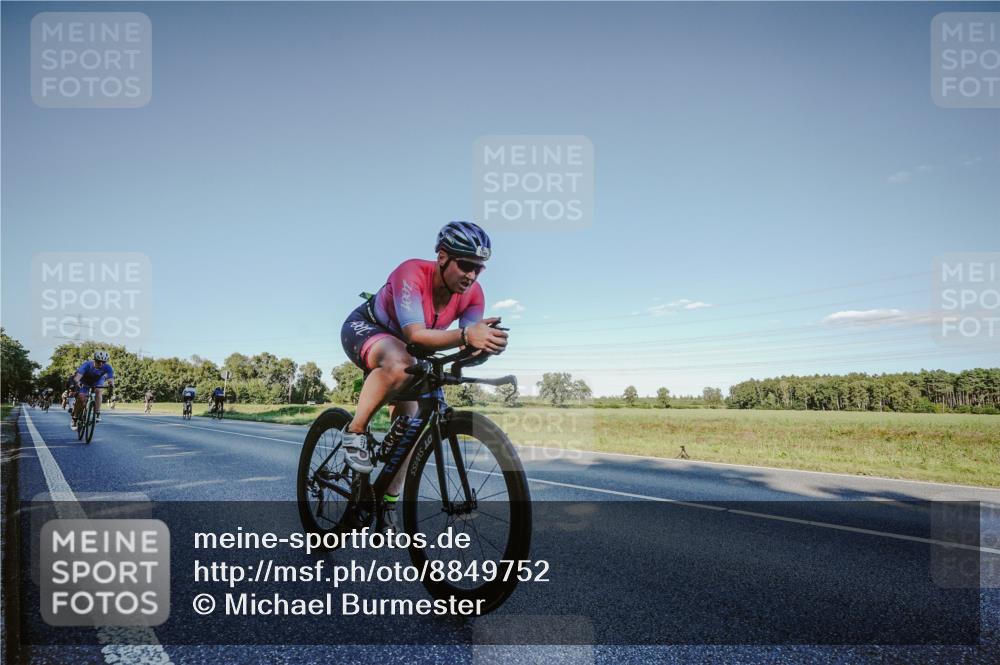07.09.2025 - 19. Norderstedt Triathlon Michael Burmester http://msf.ph/oto/8849752 07.09.2025 16:16:59 Radfahren 371, 503, 1091, 1454, 1464, 1611 meine-sportfotos.de