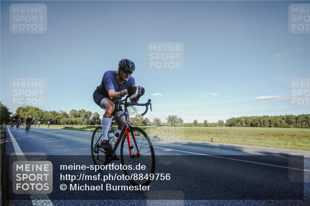 07.09.2025 - 19. Norderstedt Triathlon Michael Burmester http://msf.ph/oto/8849756 07.09.2025 16:17:01 Radfahren 371, 376, 503, 902, 1091, 1454, 1609 meine-sportfotos.de