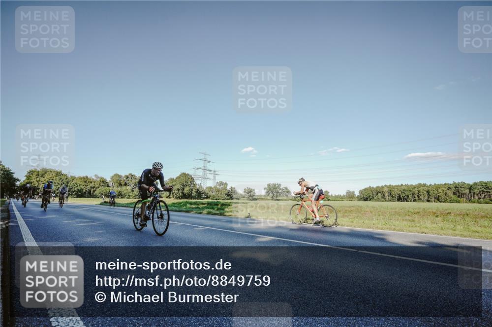 07.09.2025 - 19. Norderstedt Triathlon Michael Burmester http://msf.ph/oto/8849759 07.09.2025 16:17:03 Radfahren 371, 376, 396, 902, 1448, 1454, 1609 meine-sportfotos.de