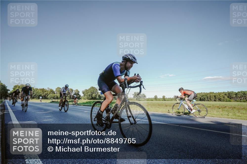 07.09.2025 - 19. Norderstedt Triathlon Michael Burmester http://msf.ph/oto/8849765 07.09.2025 16:17:04 Radfahren 371, 376, 396, 902, 1448, 1512, 1609 meine-sportfotos.de
