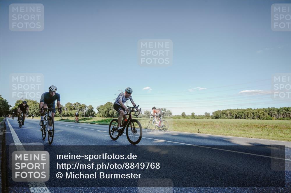 07.09.2025 - 19. Norderstedt Triathlon Michael Burmester http://msf.ph/oto/8849768 07.09.2025 16:17:05 Radfahren 376, 396, 902, 1448, 1512, 1609 meine-sportfotos.de