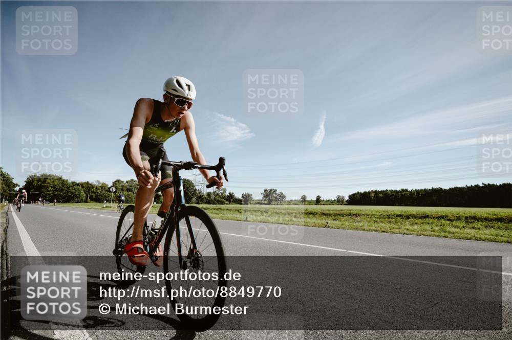 07.09.2025 - 19. Norderstedt Triathlon Michael Burmester http://msf.ph/oto/8849770 07.09.2025 10:35:46 Radfahren 654, 677 meine-sportfotos.de