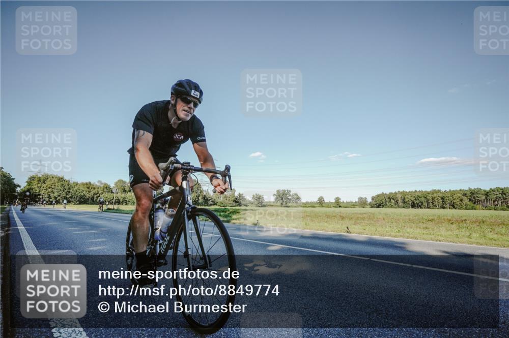07.09.2025 - 19. Norderstedt Triathlon Michael Burmester http://msf.ph/oto/8849774 07.09.2025 16:17:06 Radfahren 376, 396, 902, 1448, 1512, 1609 meine-sportfotos.de