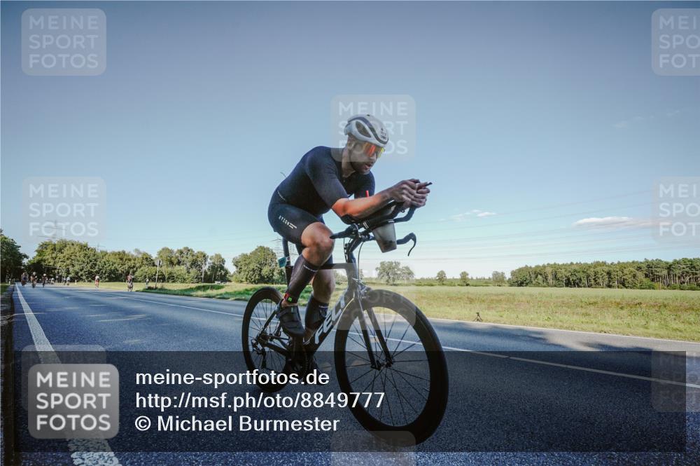 07.09.2025 - 19. Norderstedt Triathlon Michael Burmester http://msf.ph/oto/8849777 07.09.2025 16:17:08 Radfahren 396, 1448, 1512 meine-sportfotos.de