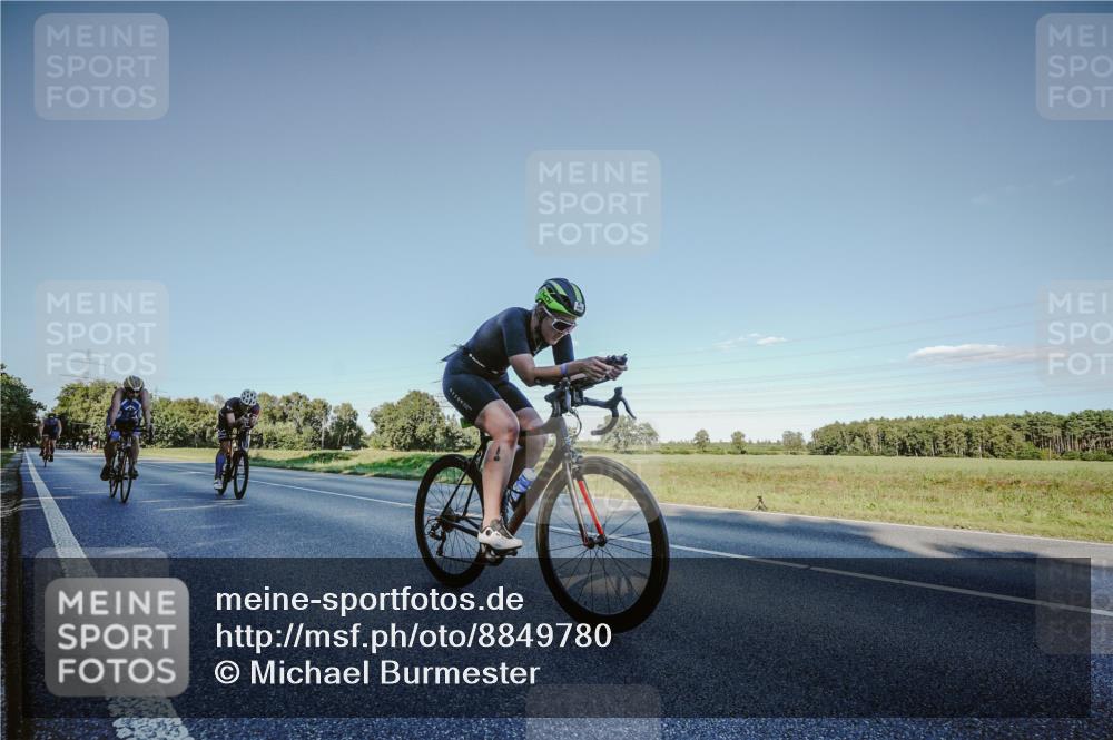07.09.2025 - 19. Norderstedt Triathlon Michael Burmester http://msf.ph/oto/8849780 07.09.2025 16:17:13 Radfahren 924, 1053, 1460, 1569 meine-sportfotos.de