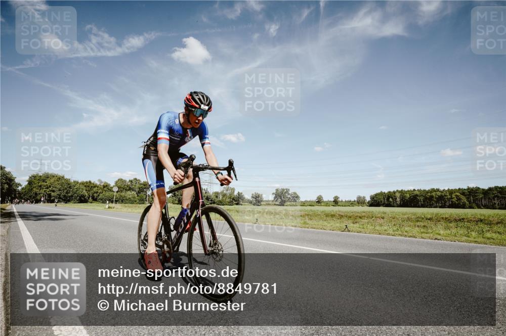07.09.2025 - 19. Norderstedt Triathlon Michael Burmester http://msf.ph/oto/8849781 07.09.2025 14:05:47 Radfahren 422, 1040 meine-sportfotos.de