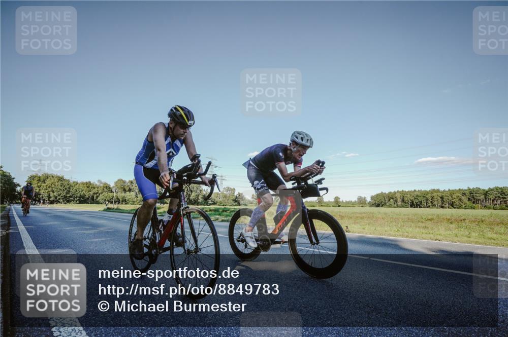 07.09.2025 - 19. Norderstedt Triathlon Michael Burmester http://msf.ph/oto/8849783 07.09.2025 16:17:13 Radfahren 924, 1053, 1460, 1569 meine-sportfotos.de