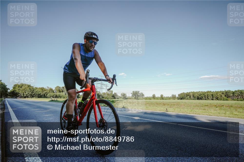 07.09.2025 - 19. Norderstedt Triathlon Michael Burmester http://msf.ph/oto/8849786 07.09.2025 16:17:15 Radfahren 924, 1053, 1460, 1569 meine-sportfotos.de