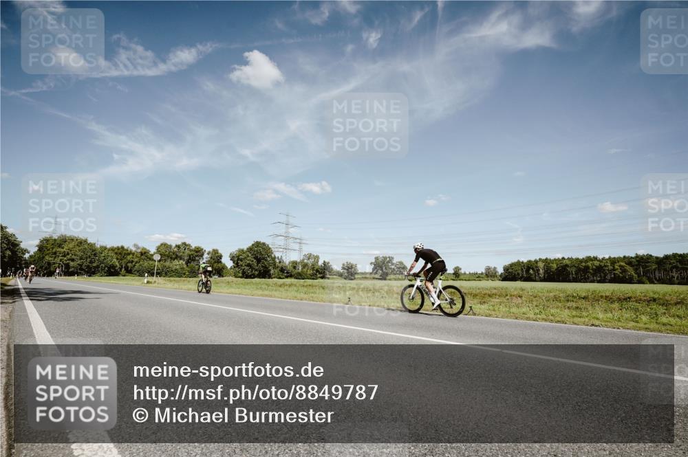 07.09.2025 - 19. Norderstedt Triathlon Michael Burmester http://msf.ph/oto/8849787 07.09.2025 14:05:51 Radfahren 1001 meine-sportfotos.de