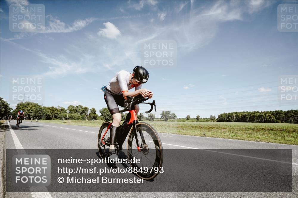 07.09.2025 - 19. Norderstedt Triathlon Michael Burmester http://msf.ph/oto/8849793 07.09.2025 14:05:56 Radfahren 1001, 1022, 1401 meine-sportfotos.de