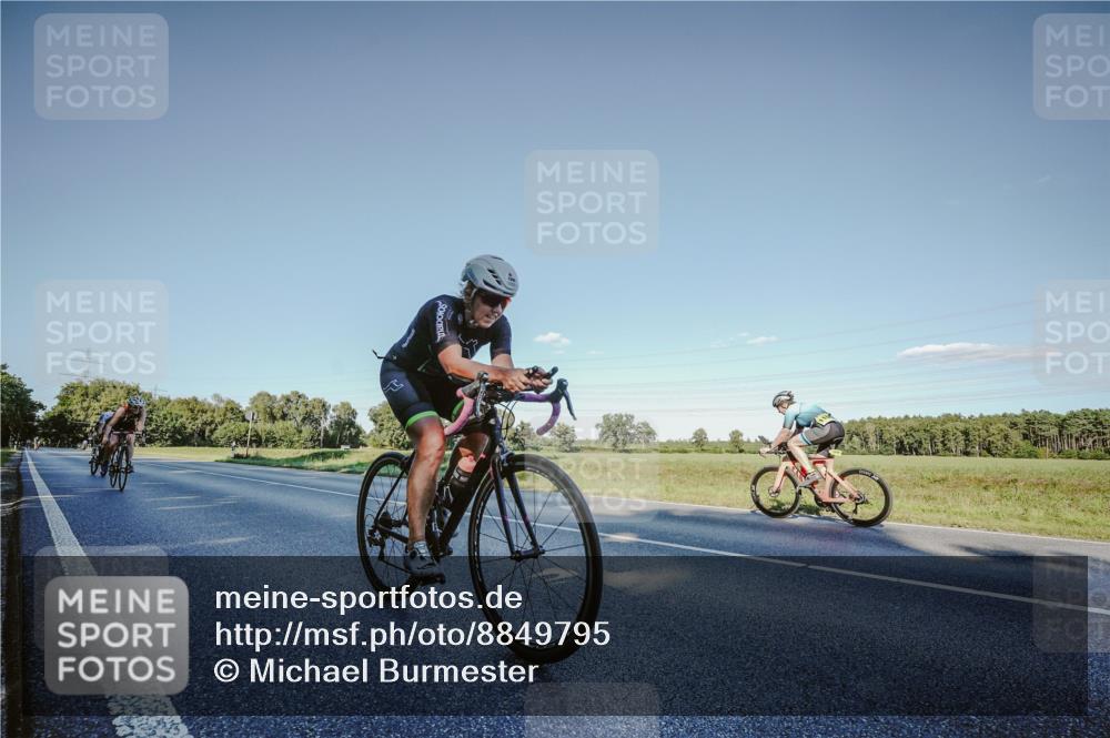 07.09.2025 - 19. Norderstedt Triathlon Michael Burmester http://msf.ph/oto/8849795 07.09.2025 16:17:29 Radfahren 1072, 1095, 1407 meine-sportfotos.de