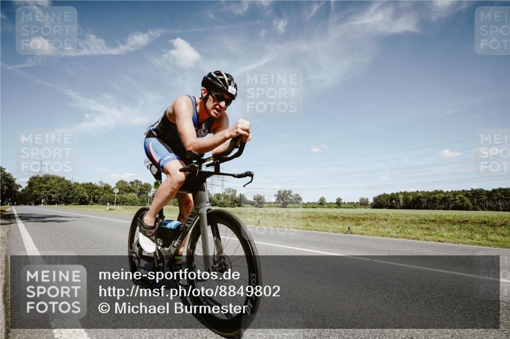 07.09.2025 - 19. Norderstedt Triathlon Michael Burmester http://msf.ph/oto/8849802 07.09.2025 14:06:06 Radfahren 1042 meine-sportfotos.de