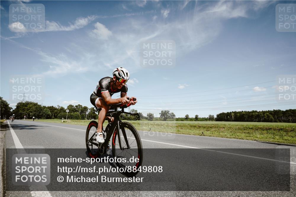 07.09.2025 - 19. Norderstedt Triathlon Michael Burmester http://msf.ph/oto/8849808 07.09.2025 14:06:19 Radfahren 981 meine-sportfotos.de