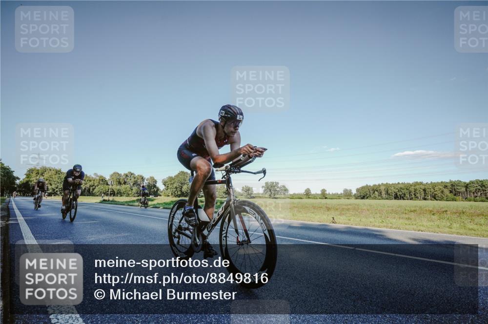 07.09.2025 - 19. Norderstedt Triathlon Michael Burmester http://msf.ph/oto/8849816 07.09.2025 16:17:40 Radfahren 362, 864, 918, 1084 meine-sportfotos.de