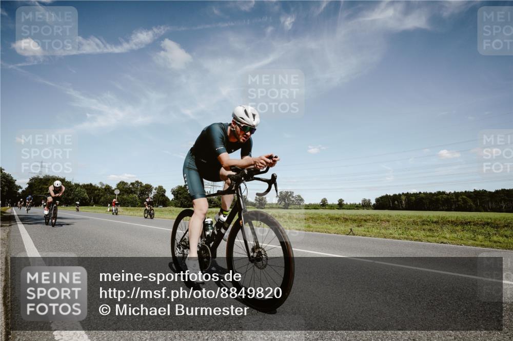 07.09.2025 - 19. Norderstedt Triathlon Michael Burmester http://msf.ph/oto/8849820 07.09.2025 14:06:23 Radfahren 398, 993, 1009 meine-sportfotos.de