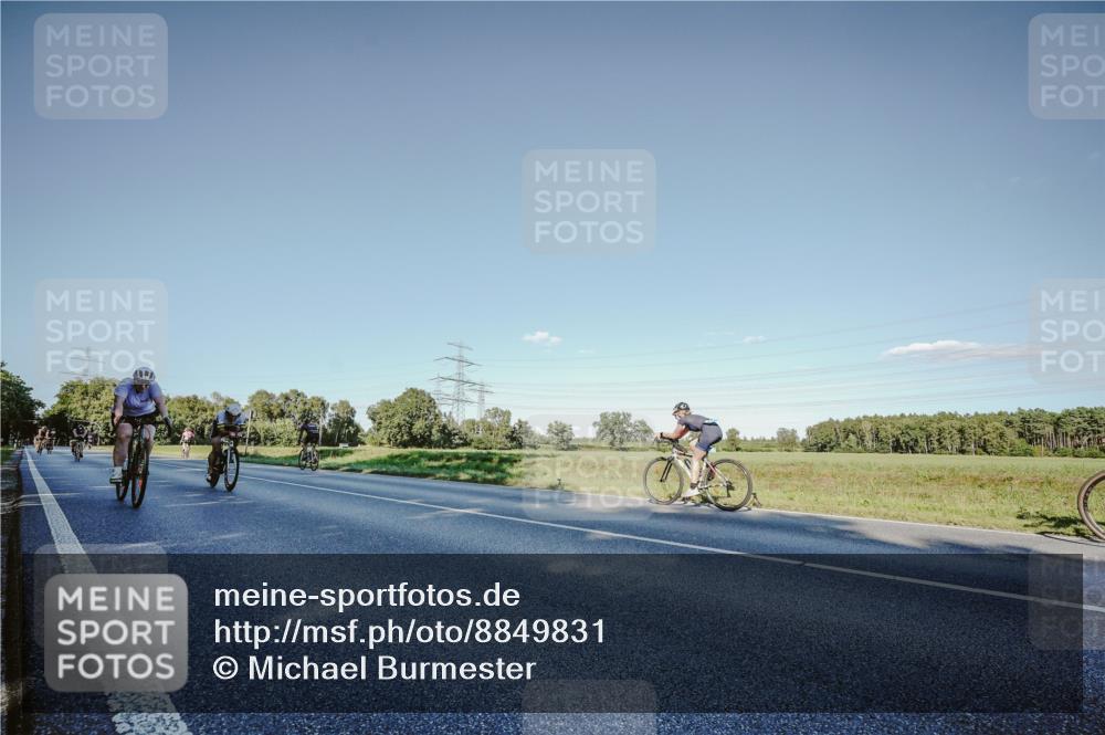 07.09.2025 - 19. Norderstedt Triathlon Michael Burmester http://msf.ph/oto/8849831 07.09.2025 16:17:50 Radfahren 944, 1588, 1602 meine-sportfotos.de