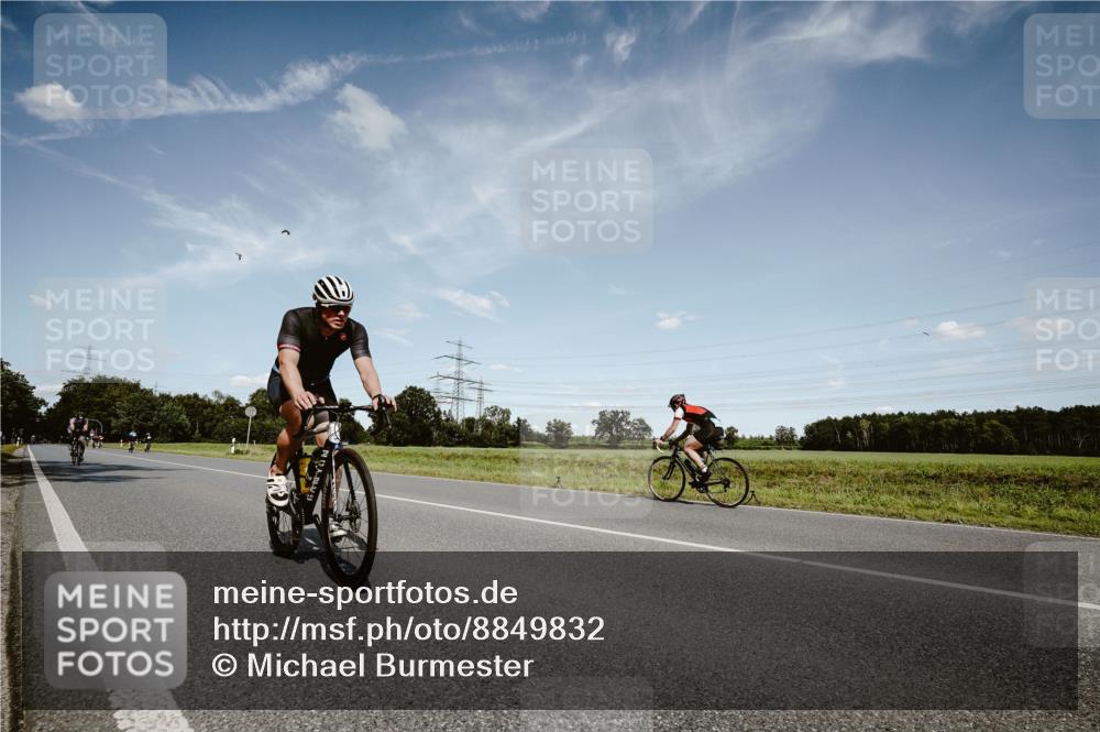 07.09.2025 - 19. Norderstedt Triathlon Michael Burmester http://msf.ph/oto/8849832 07.09.2025 14:06:28 Radfahren 411, 967, 1009 meine-sportfotos.de