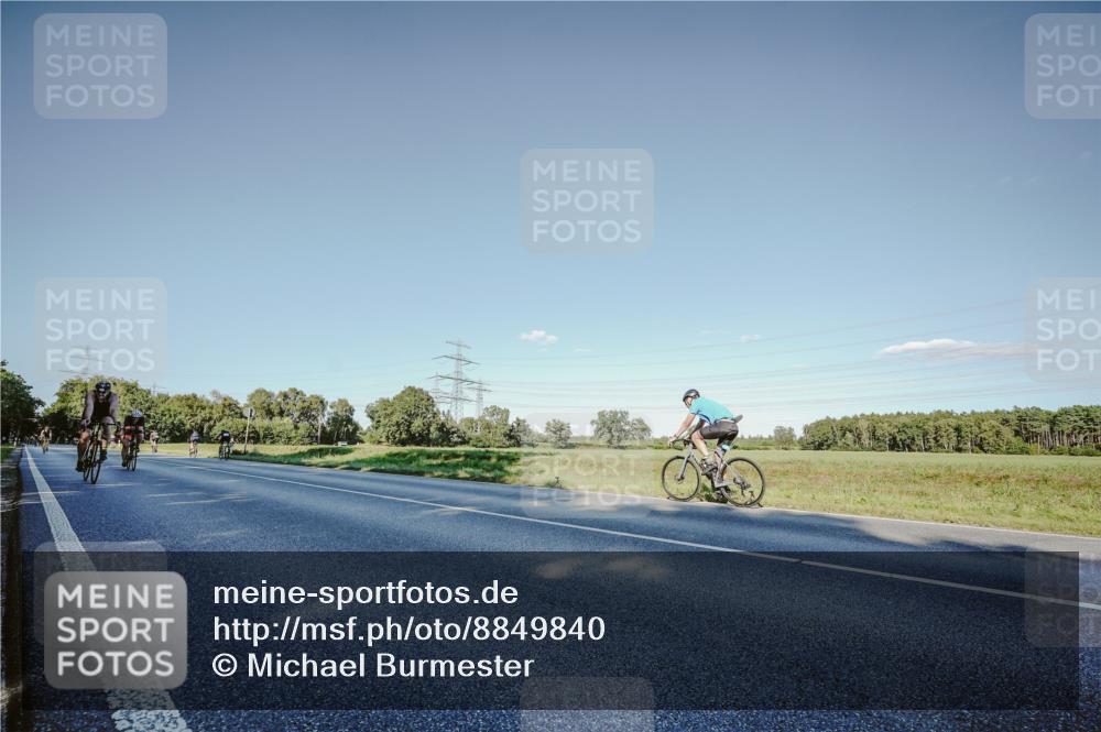 07.09.2025 - 19. Norderstedt Triathlon Michael Burmester http://msf.ph/oto/8849840 07.09.2025 16:17:53 Radfahren 944, 1046, 1534, 1588, 1602 meine-sportfotos.de
