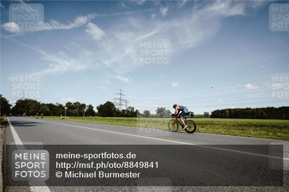 07.09.2025 - 19. Norderstedt Triathlon Michael Burmester http://msf.ph/oto/8849841 07.09.2025 14:06:33 Radfahren 967 meine-sportfotos.de