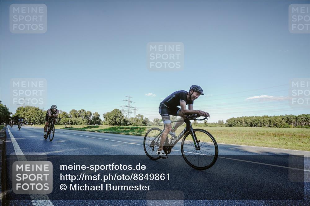 07.09.2025 - 19. Norderstedt Triathlon Michael Burmester http://msf.ph/oto/8849861 07.09.2025 16:18:04 Radfahren 878, 1555, 1621, 1627 meine-sportfotos.de