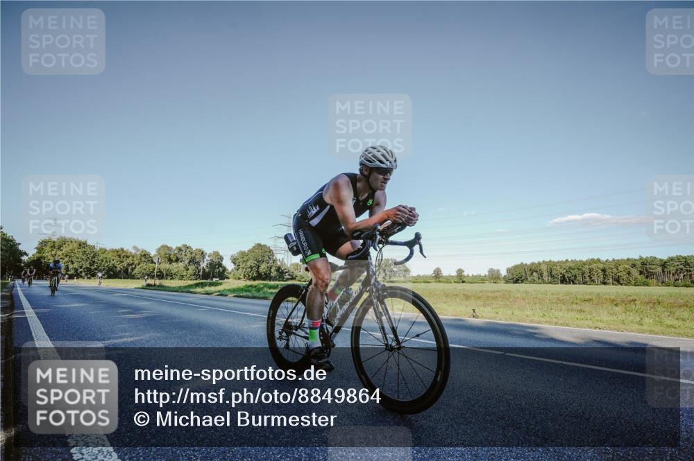 07.09.2025 - 19. Norderstedt Triathlon Michael Burmester http://msf.ph/oto/8849864 07.09.2025 16:18:05 Radfahren 878, 1555, 1619, 1621, 1627 meine-sportfotos.de