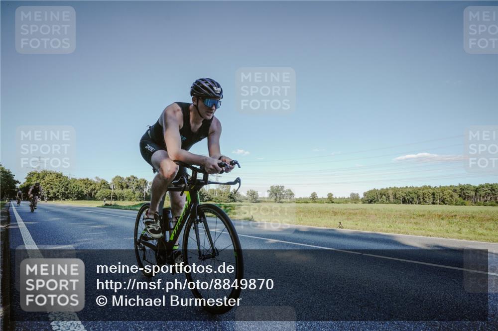 07.09.2025 - 19. Norderstedt Triathlon Michael Burmester http://msf.ph/oto/8849870 07.09.2025 16:18:08 Radfahren 889, 1619, 1627 meine-sportfotos.de