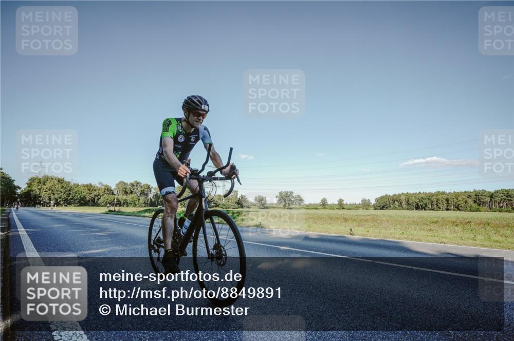 07.09.2025 - 19. Norderstedt Triathlon Michael Burmester http://msf.ph/oto/8849891 07.09.2025 16:18:32 Radfahren 923, 1574, 1616 meine-sportfotos.de