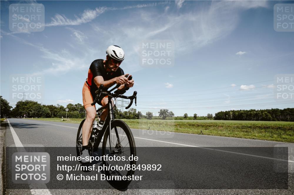 07.09.2025 - 19. Norderstedt Triathlon Michael Burmester http://msf.ph/oto/8849892 07.09.2025 14:07:33 Radfahren 971, 1000 meine-sportfotos.de