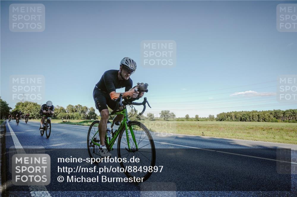 07.09.2025 - 19. Norderstedt Triathlon Michael Burmester http://msf.ph/oto/8849897 07.09.2025 16:18:39 Radfahren 418, 866, 1092, 1094, 1557 meine-sportfotos.de