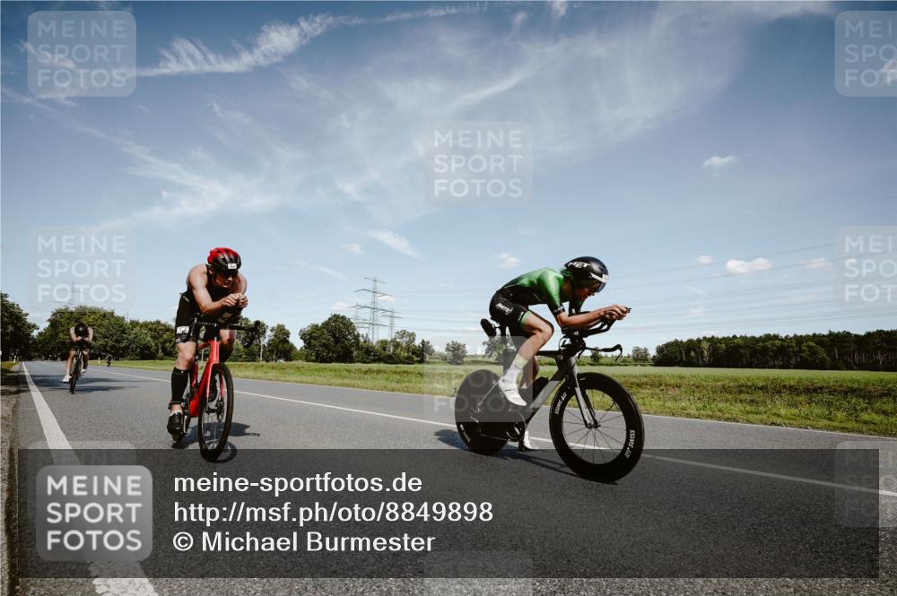 07.09.2025 - 19. Norderstedt Triathlon Michael Burmester http://msf.ph/oto/8849898 07.09.2025 14:07:49 Radfahren 994, 1014, 1027 meine-sportfotos.de