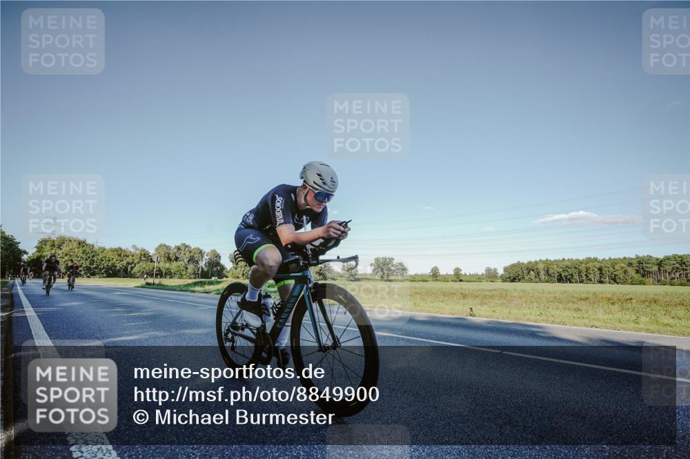 07.09.2025 - 19. Norderstedt Triathlon Michael Burmester http://msf.ph/oto/8849900 07.09.2025 16:18:40 Radfahren 418, 866, 1092, 1094, 1557 meine-sportfotos.de
