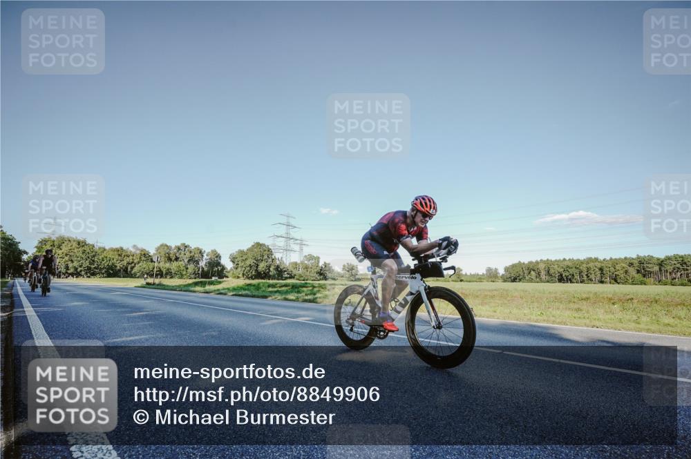 07.09.2025 - 19. Norderstedt Triathlon Michael Burmester http://msf.ph/oto/8849906 07.09.2025 16:18:42 Radfahren 418, 866, 886, 890, 1092, 1094, 1561 meine-sportfotos.de