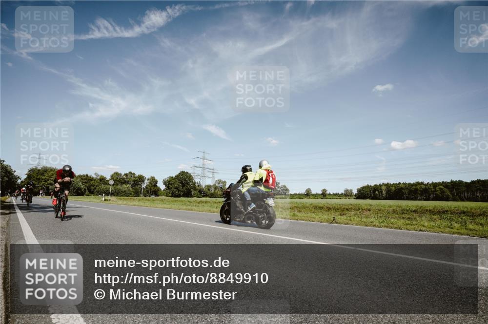 07.09.2025 - 19. Norderstedt Triathlon Michael Burmester http://msf.ph/oto/8849910 07.09.2025 14:08:06 Radfahren 393, 964, 969 meine-sportfotos.de