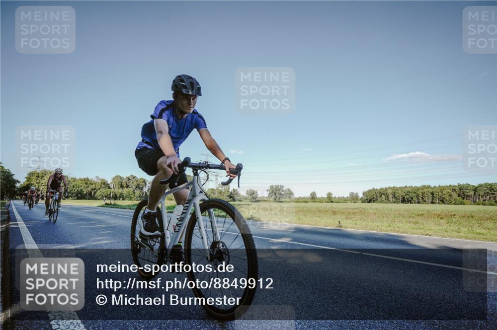 07.09.2025 - 19. Norderstedt Triathlon Michael Burmester http://msf.ph/oto/8849912 07.09.2025 16:18:45 Radfahren 418, 886, 890, 931, 1092, 1528, 1561, 1601 meine-sportfotos.de