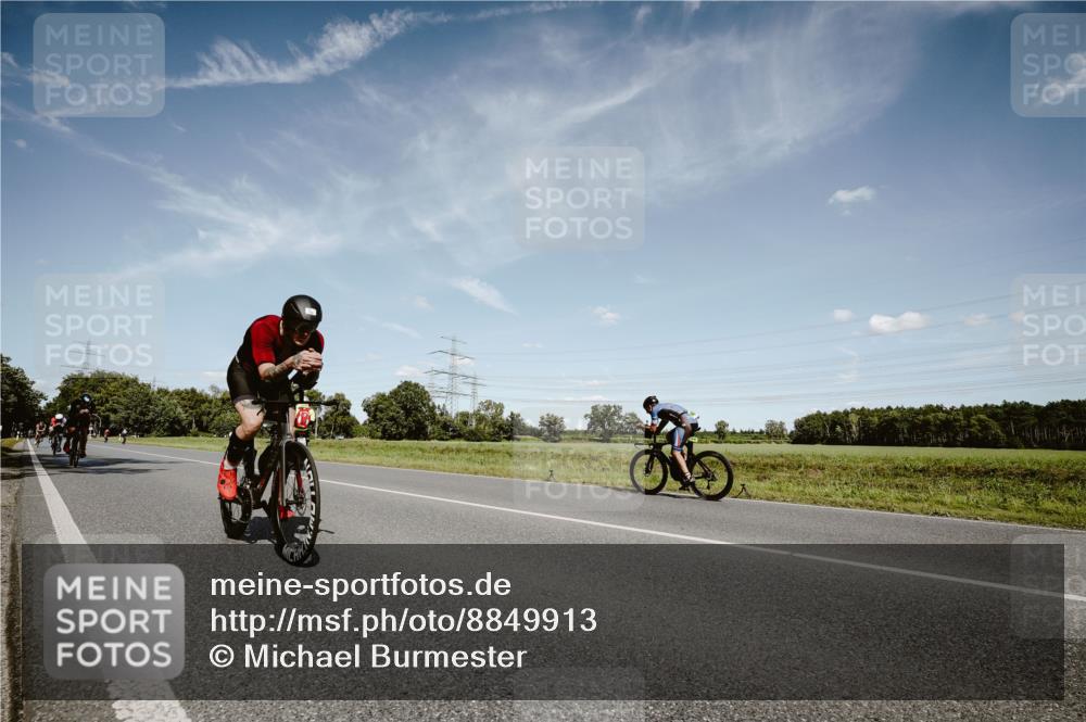07.09.2025 - 19. Norderstedt Triathlon Michael Burmester http://msf.ph/oto/8849913 07.09.2025 14:08:06 Radfahren 393, 964, 969 meine-sportfotos.de